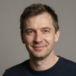 Счастливый клиент Дмитрий К. заказывает доставку пиццы для вечеринки в Пицца Хит